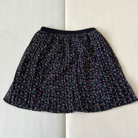UNIGLO floral pleated skirt S - Picture 1 of 2